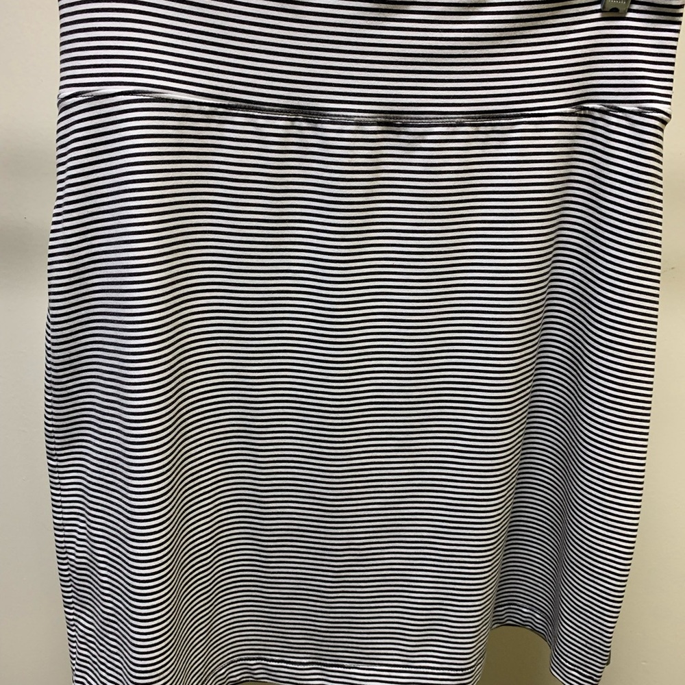 Eddie Bauer Women’s Black and White Striped Skirt Size Medium